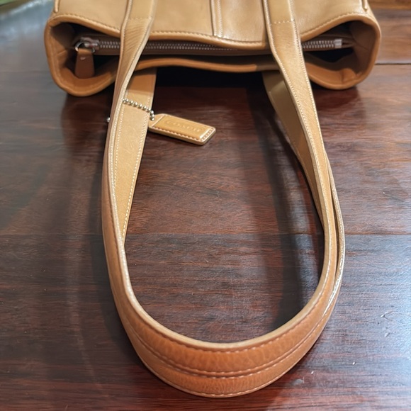 COACH Vintage 3-Compartment Shoulder Bag - Picture 10 of 13